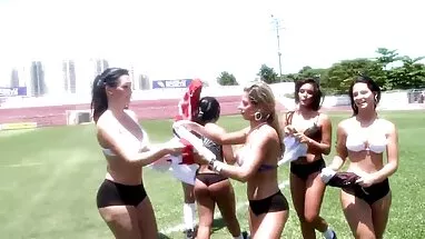 Mút ngón chân của chúng tôi sẽ cô giáo thảo và chăm sóc các nhà máy
