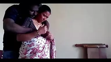 Nữ làm tình với Lila và Kari trong co giao thao xes Vàng